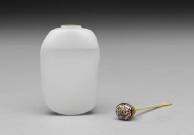 图片[3]-White glass snuff bottle with a copper-body painted enamel case of “kui”-dragon design on a black background, Yongzheng reign (1722-1735), Qing dynasty-China Archive